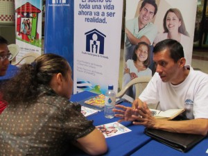El Fondo también brindó la información relacionada a los proyectos Procavia y Santa Lucía en el marco del Programa Casa Para Todos en Santa Ana.