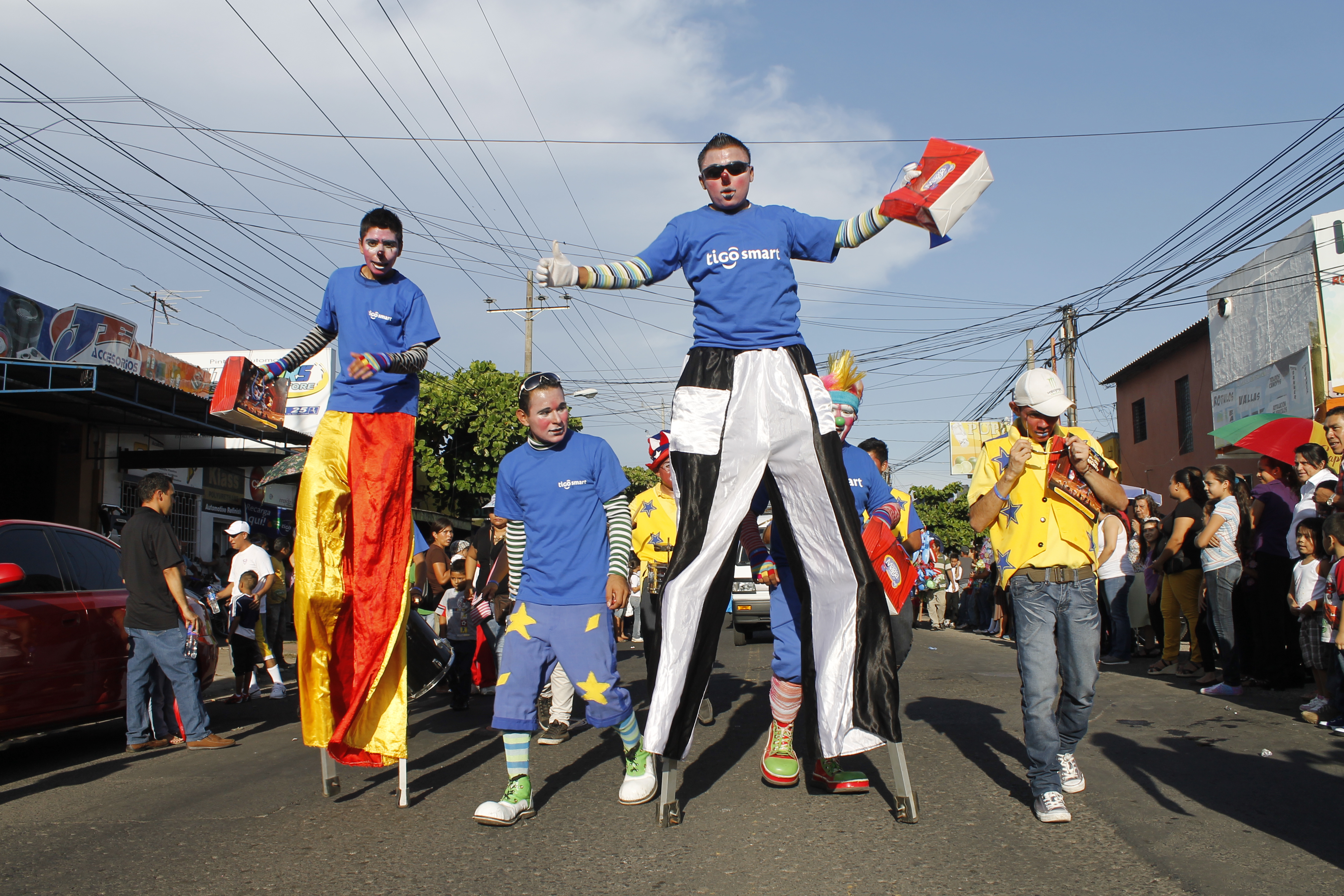 Desfile del correo tiene nuevas atracciones para los santanecos