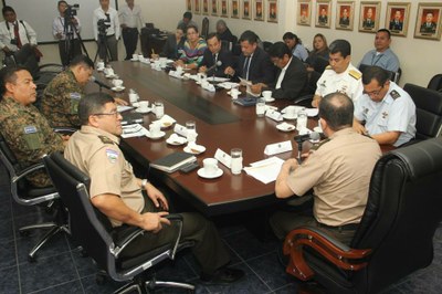 Comisión de Defensa se reúne con Alto Mando de la Fuerza Armada