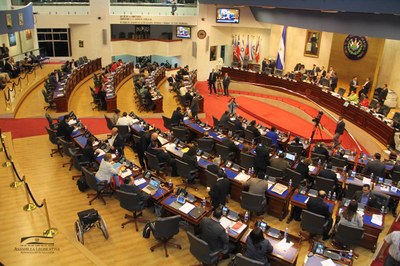 Asamblea Legislativa aprueba incremento de salarios a empleados de Educación