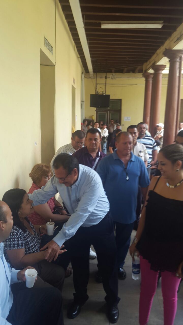 Alcalde de Santa Ana Mario Moreira celebra el día de las madres a empleadas de la comuna