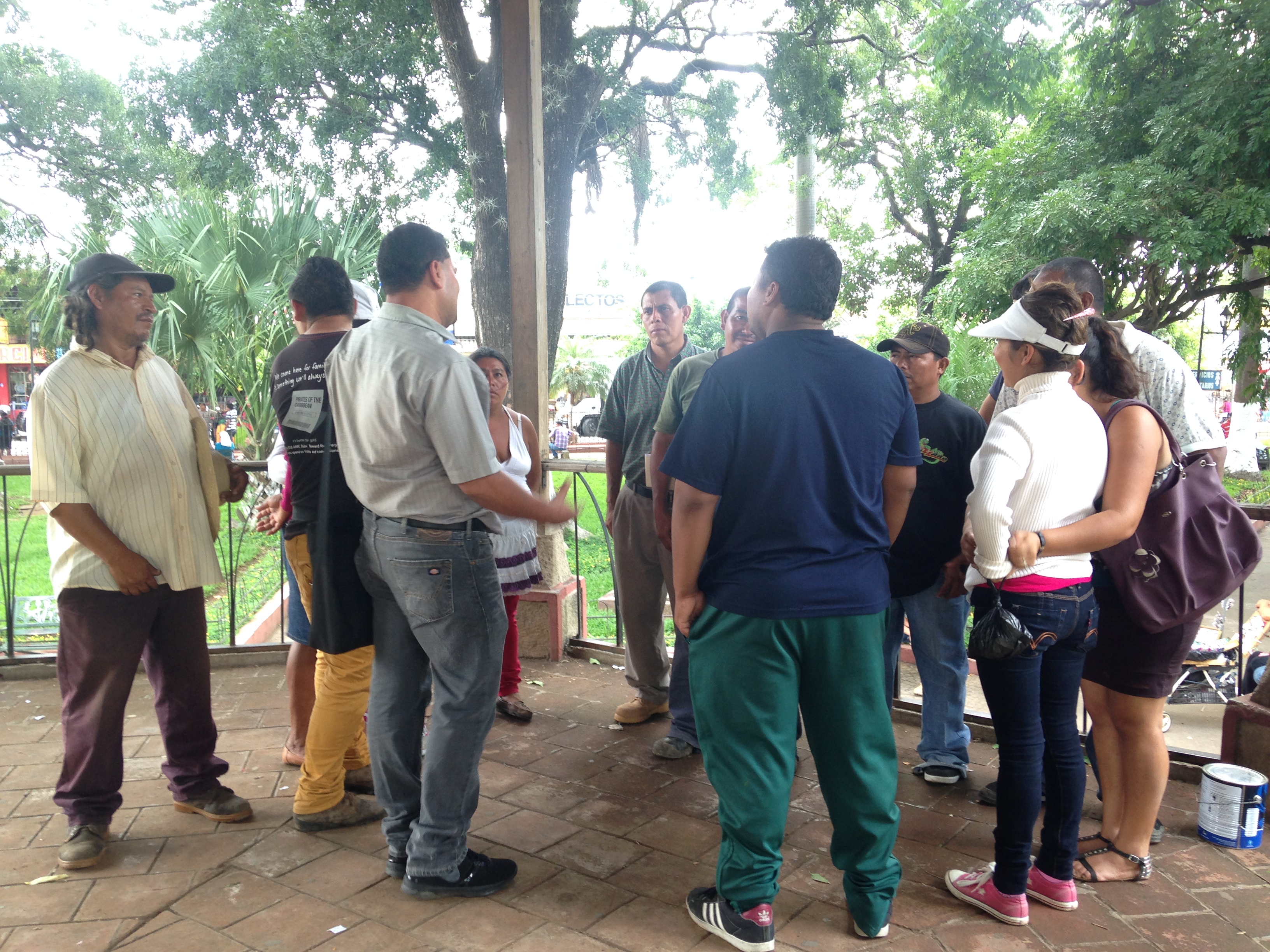 Vendedores de Ahuachapán piden mesa de diálogo con el alcalde para el ordenamiento del mercado