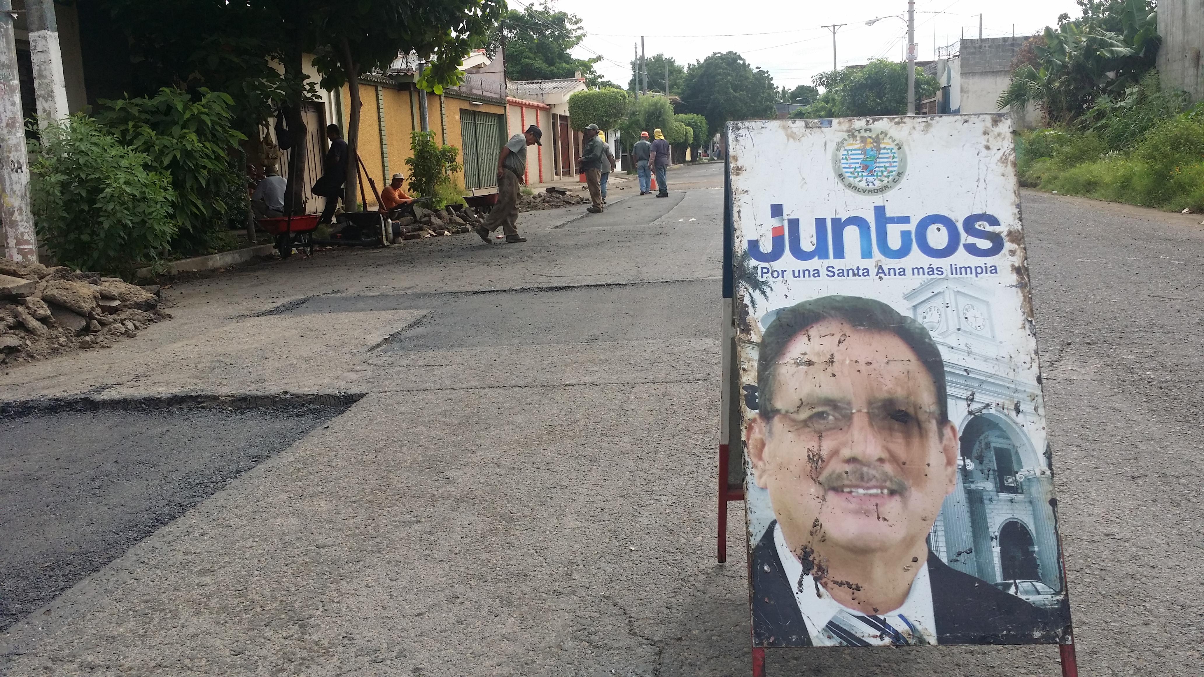 Comuna santaneca continua con la reparación de calles