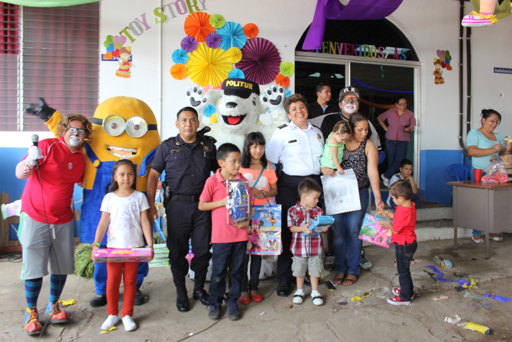 Celebran el Día del Niño a hijos de agentes policiales