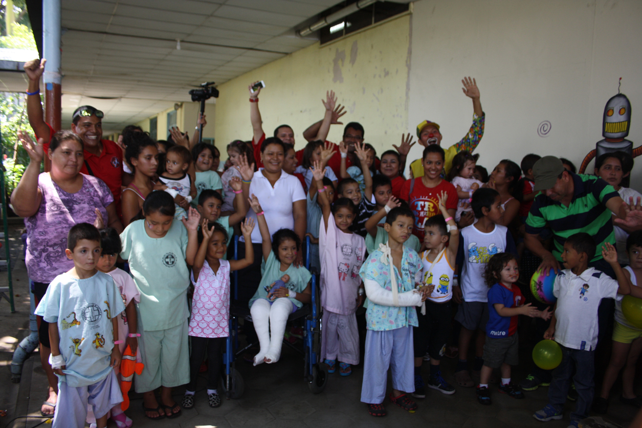 Comunidad Fasista celebra a los pequeños del Hospital San Juan de Dios en el Día del Niño
