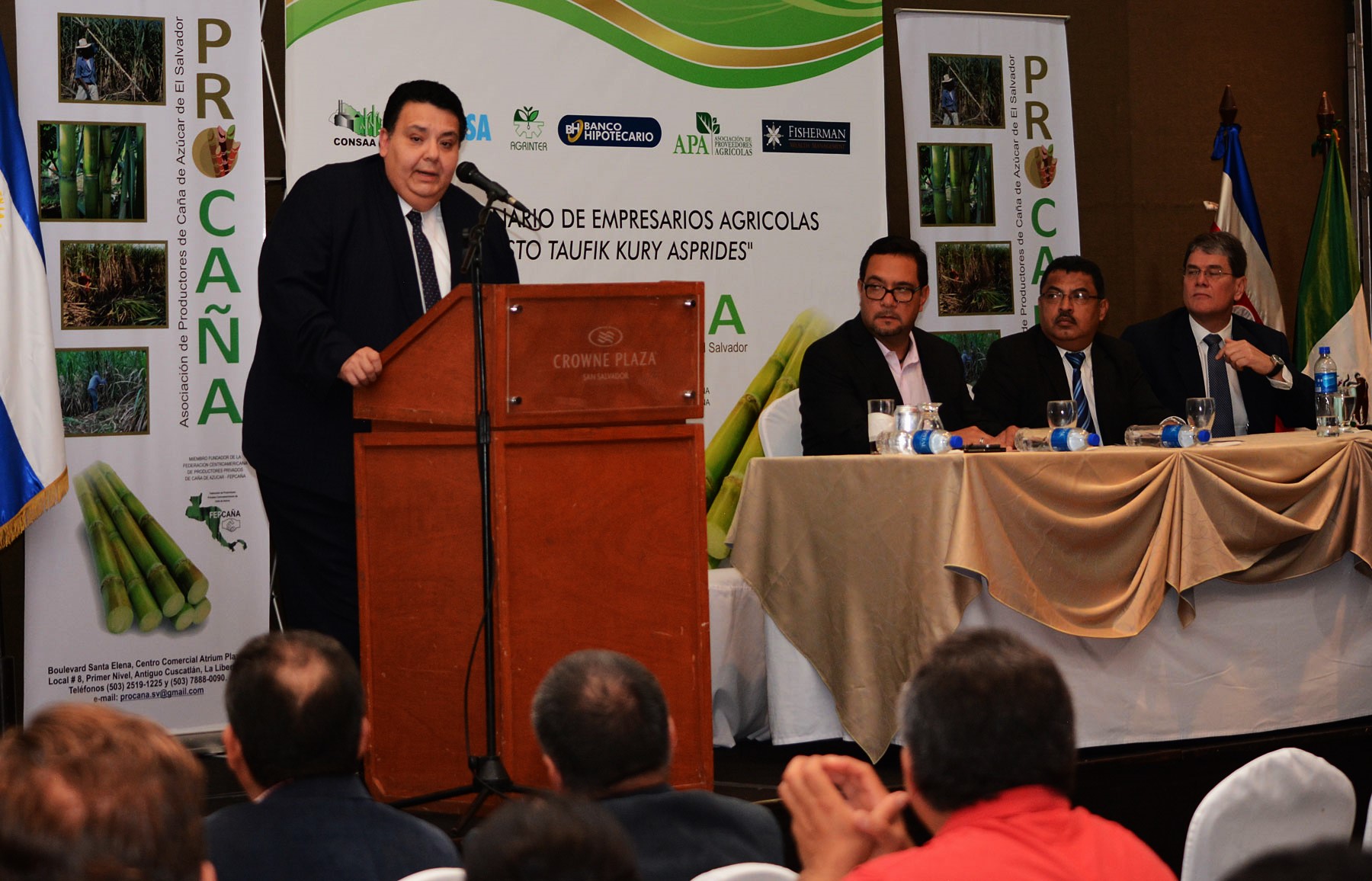 Ministro de Economía recibe reconocimiento por el apoyo brindado a la industria Azucarera durante su gestión