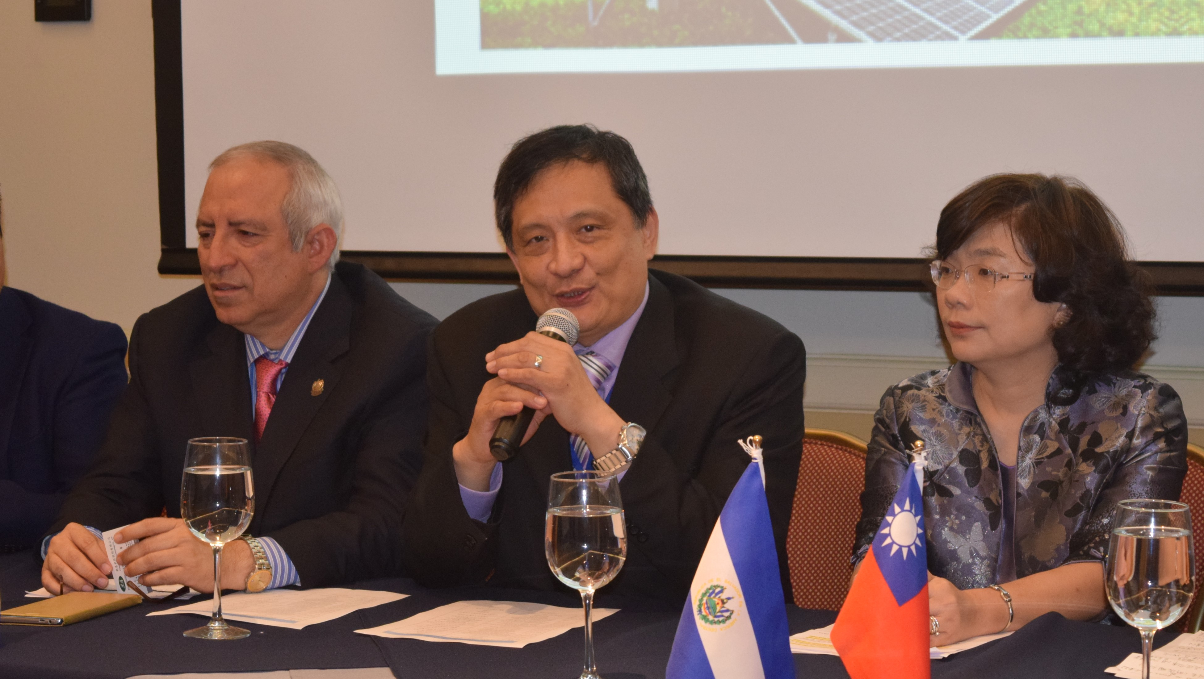 Power Master impulsa el desarrollo de energía solar en El Salvador