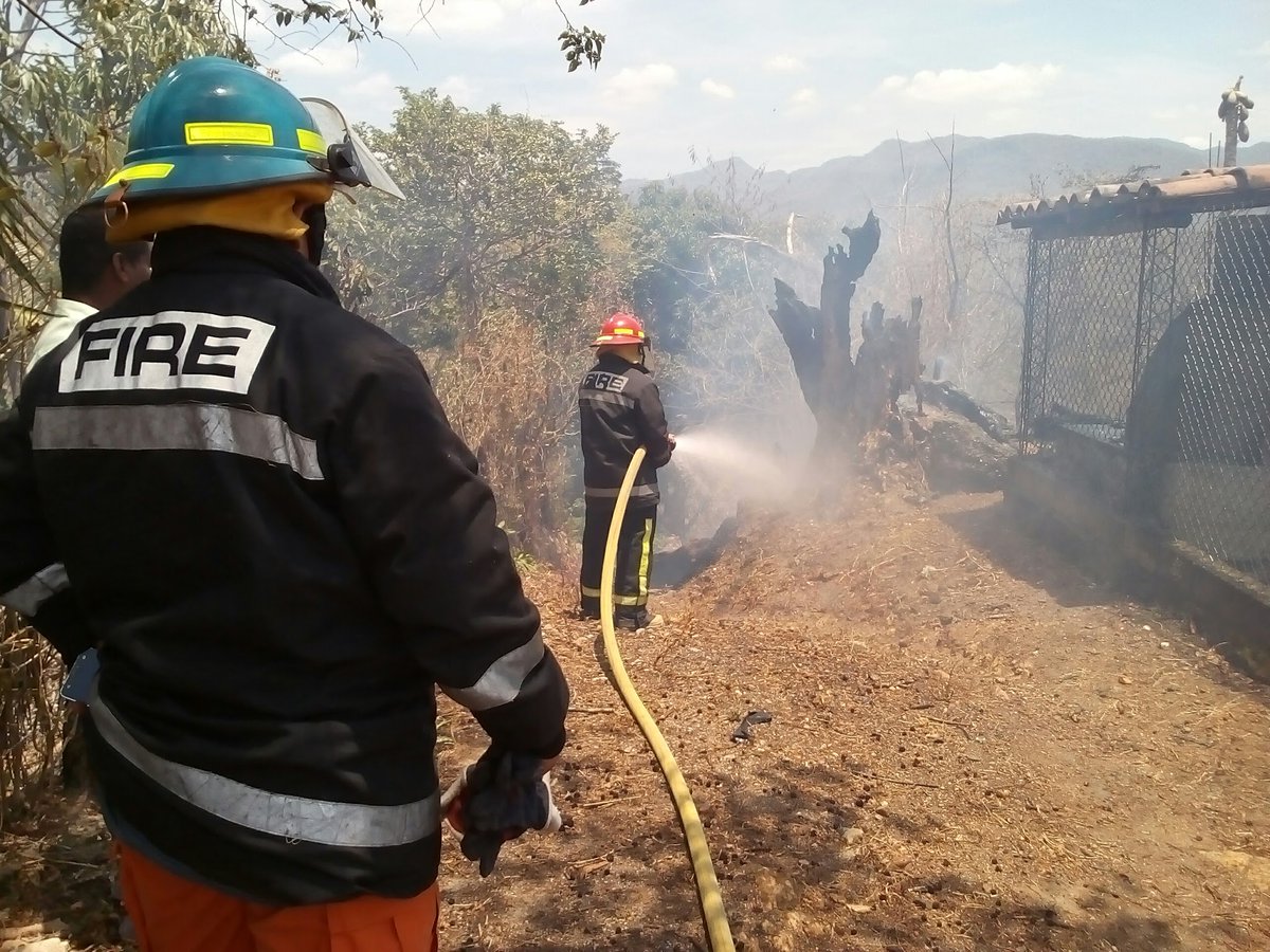 Cuerpo de Bomberos sofocó incendio en caserío Buena Vista de Metapán