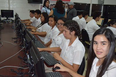 Inauguración de aula de informática y robótica en Instituto Nacional Benjamín Estrada Valiente