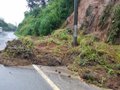 Precaución por derrumbes carretera a Comalapa