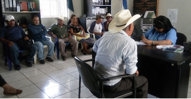 Sede legislativa en San Vicente atiende a beneficiarios de FOPROLYD