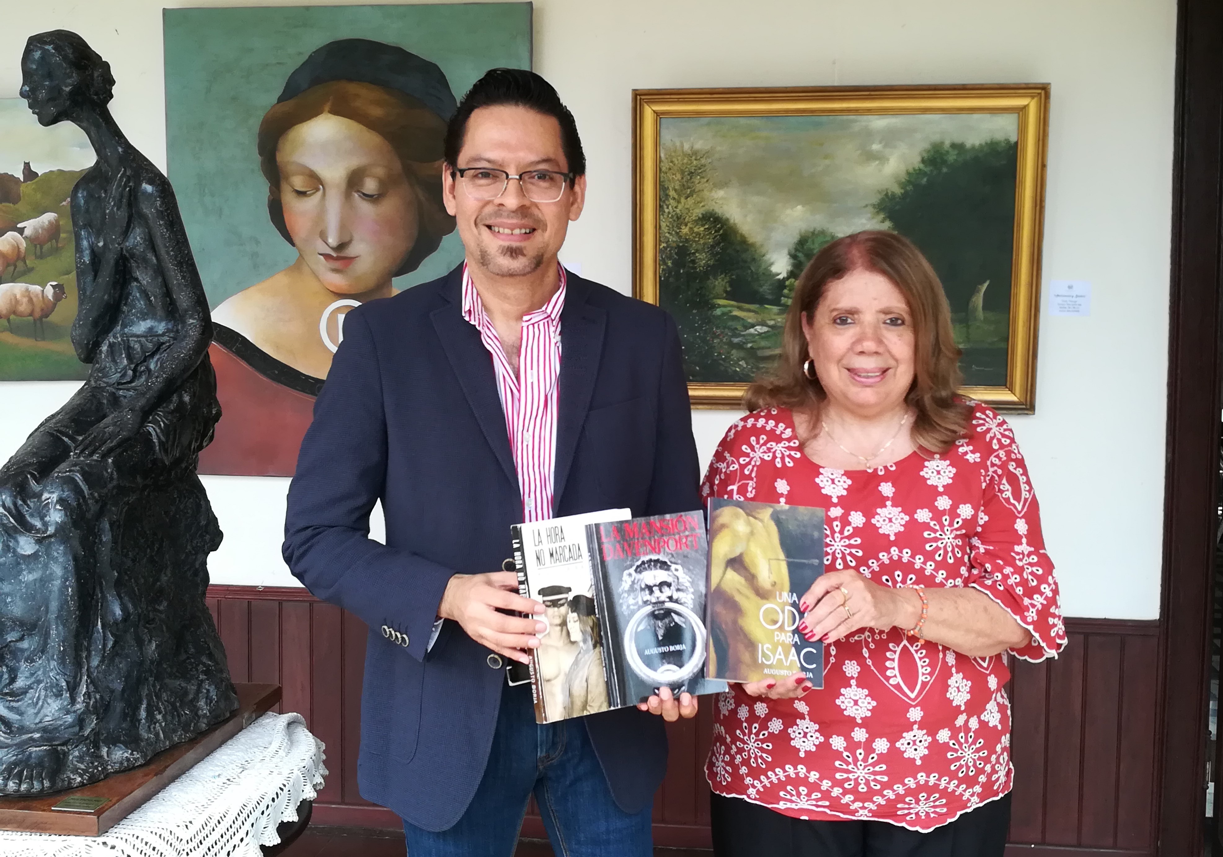 Exitoso novelista salvadoreño lanza su libro en la Biblioteca Legislativa