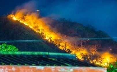 Denuncian quema del Cerro Tecana