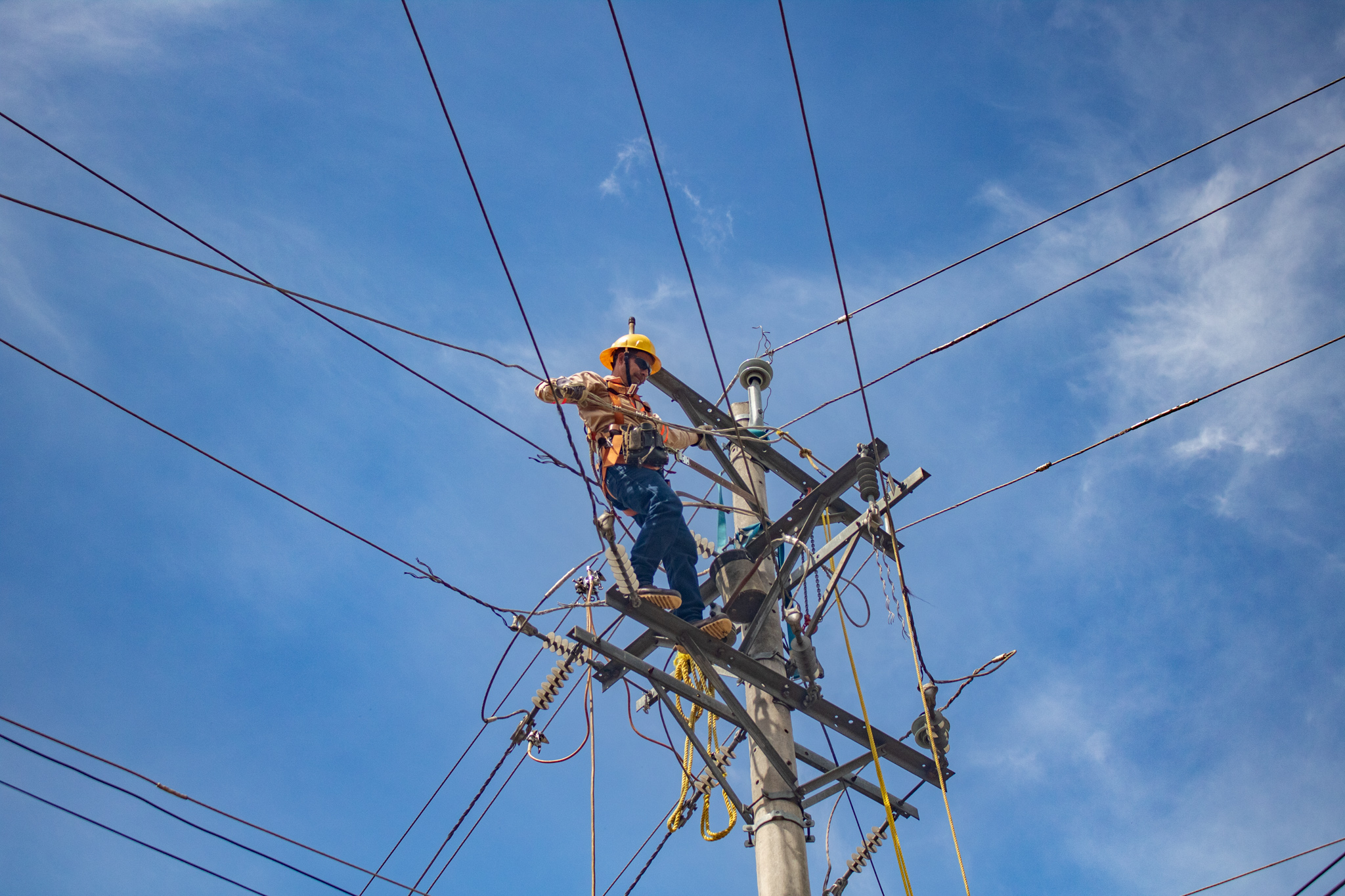 Inversión: US$ 70 mil  AES CLESA mejora la calidad del servicio de energía en Ahuachapán