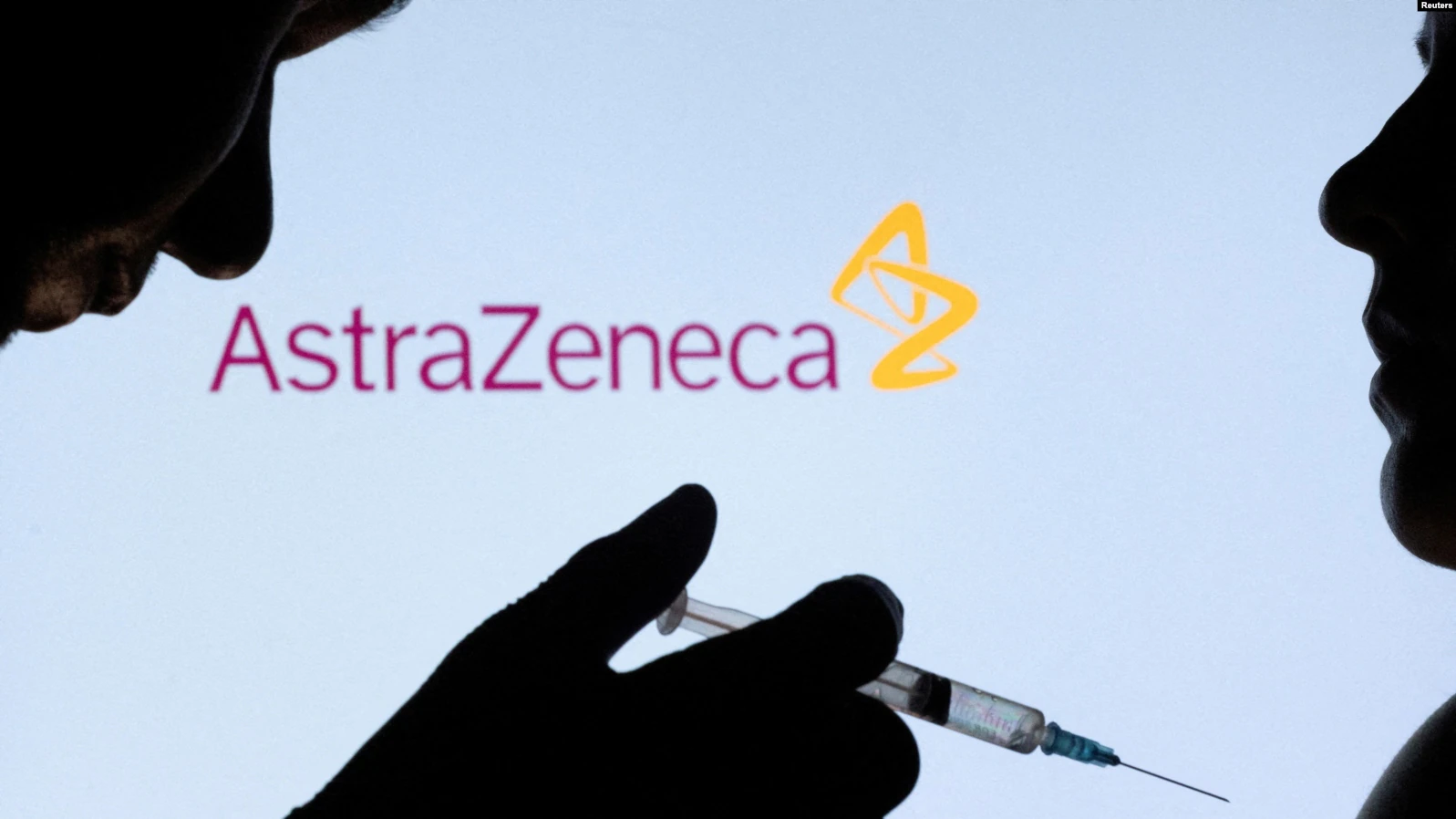 EMA incluye rara afección a columna vertebral como efecto secundario de vacuna contra el covid de AstraZeneca