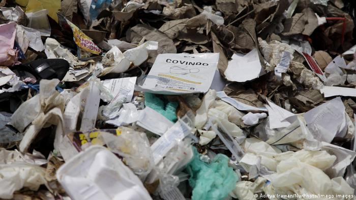 Millones de toneladas de desechos generados por la pandemia son una amenaza, dice la OMS