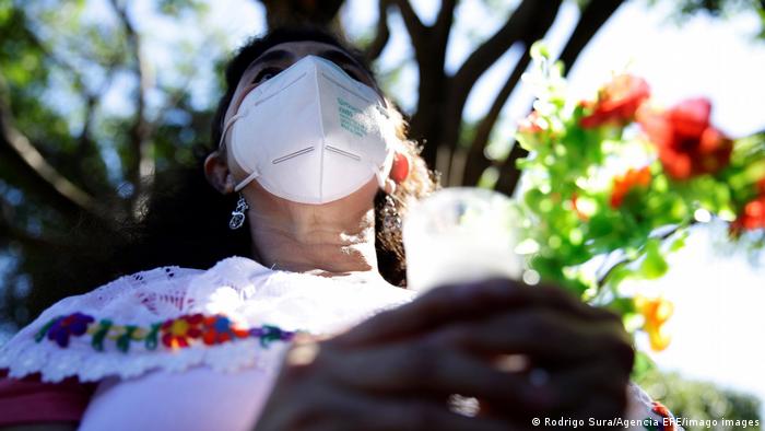 Especialistas exhuman a 16 víctimas de masacre de El Mozote en El Salvador