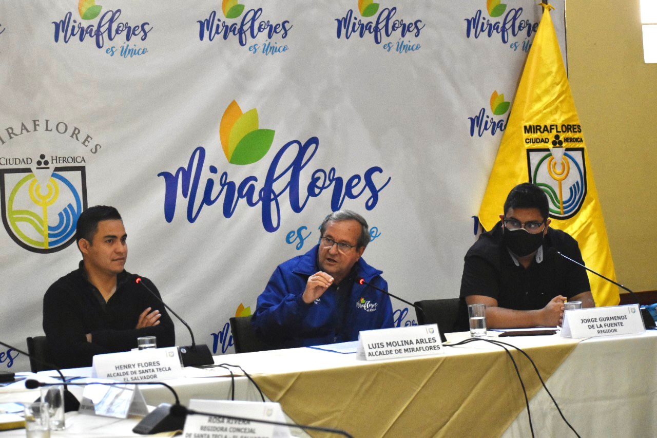 Alcalde de Miraflores expuso Buenas Prácticas municipales ante alcalde  de Santa Tecla (El Salvador)