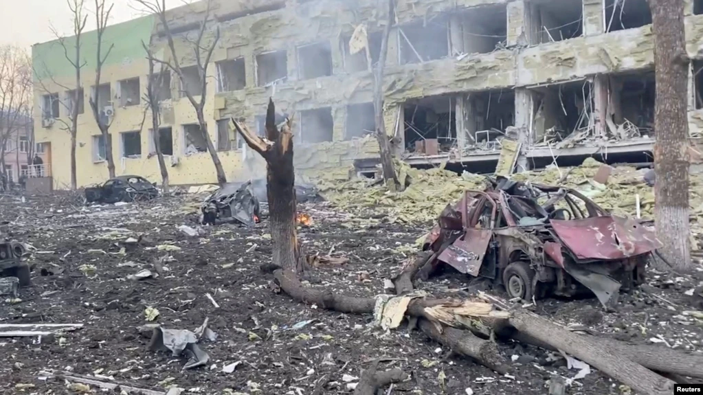 Ejército ucraniano informa que las fuerzas rusas han capturado áreas en los suburbios de Kiev