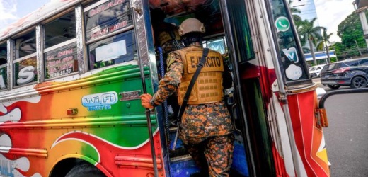 Gobierno de El Salvador intervendrá unidades de transporte si «se van a paro»