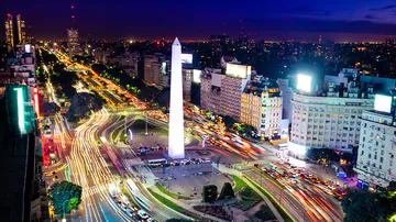 El tránsito, la densidad de intersección y la fragmentación se asocian a más hipertensión en ciudades latinoamericanas