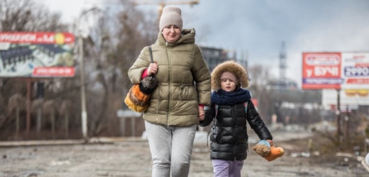 Ucrania: Crece el riesgo de hambre, violencia sexual y trata de niños y mujeres