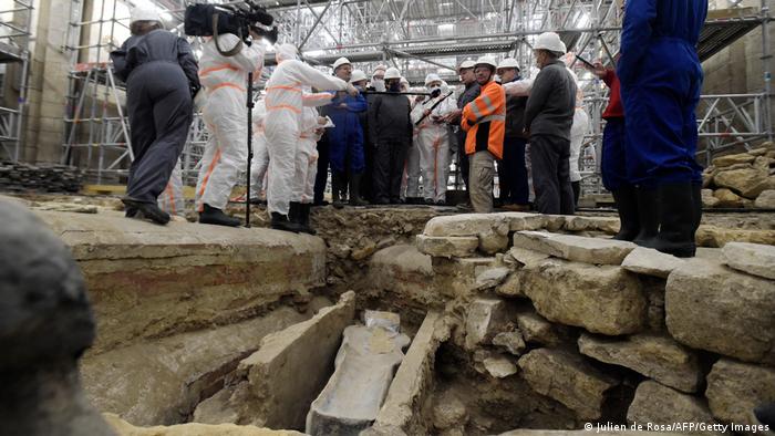 El misterioso sarcófago de plomo hallado bajo la catedral de Notre-Dame será abierto