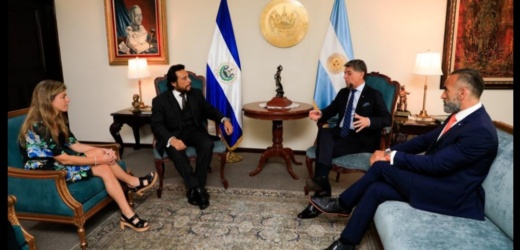 Vicepresidente Ulloa recibe a Delegación de Argentina