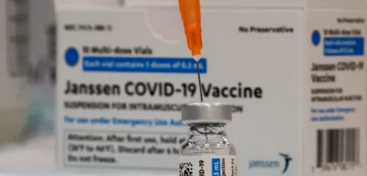 EEUU restringe uso de vacuna contra COVID-19 de J&J por coágulos