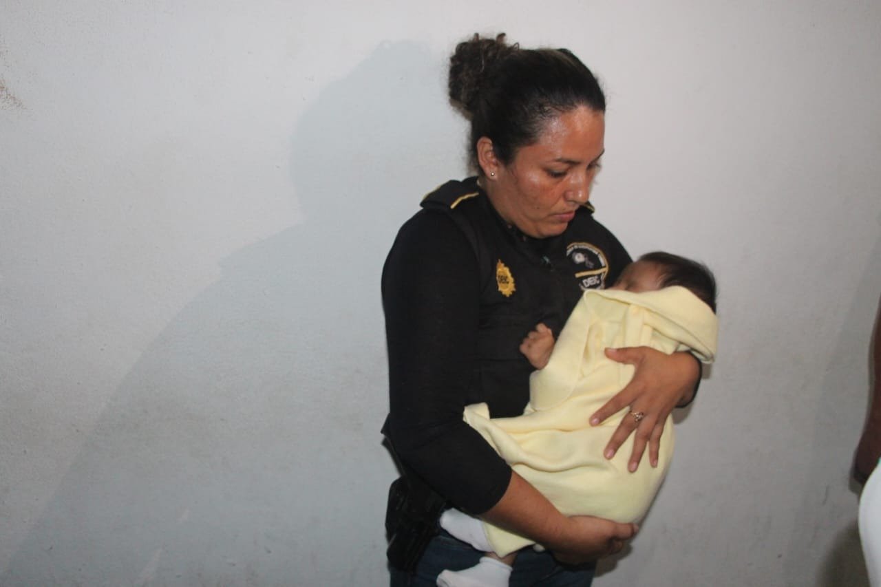 PNC de Guatemala localizo a bebé desaparecido en Petén y captura a mujer que lo tenía en su poder