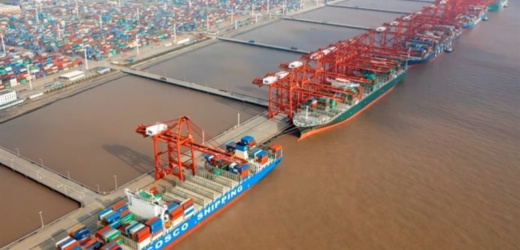 Las tarifas de transporte marítimo entre China y EE.UU. caen por la «caída» de la demanda a pesar de las interrupciones por el tifón