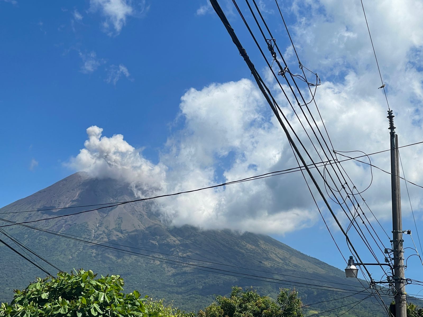 Volcan Chaparrastique en El Salvador entra en actividad