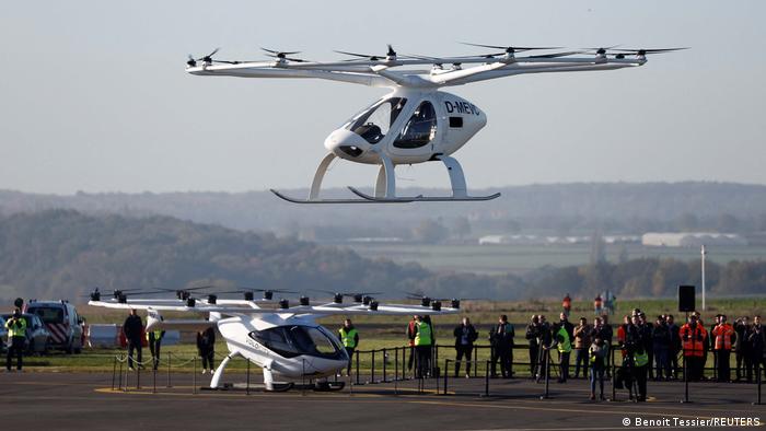 Un taxi dron realiza su primer vuelo de prueba en los alrededores de París