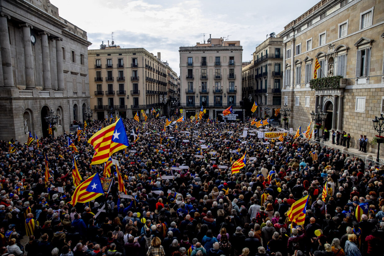 Multitudinaria manifestacion en Cataluña contra Leyes Españolas Injustas