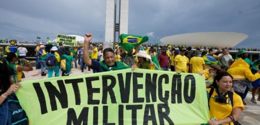 El asalto al Congreso de Brasil por seguidores de Bolsonaro, en vivo | Lula decreta la intervención federal de Brasilia