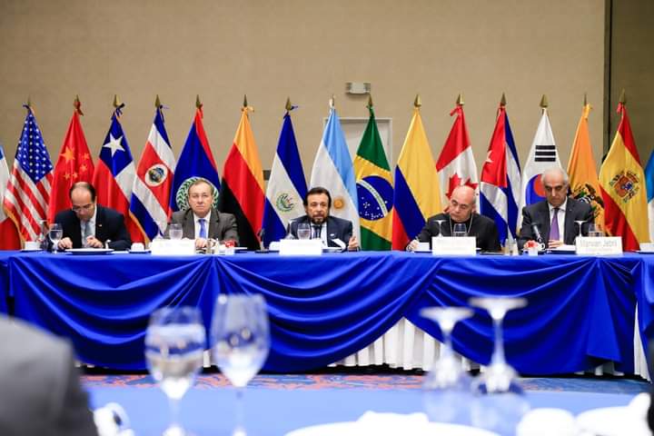 Vice Presidente Félix Ulloa hijo participó en una reunión con la Agrupación de Jefes de Misión Acreditados en El Salvador