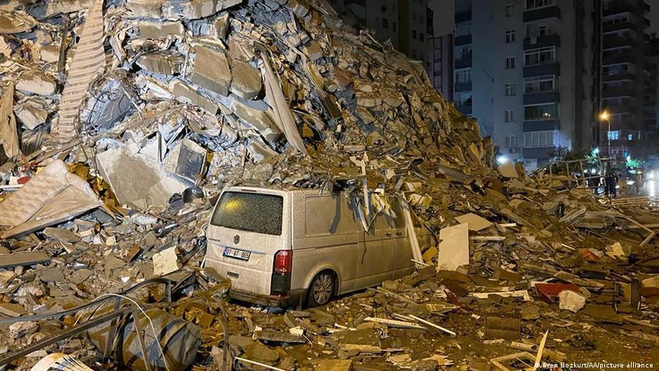 Poderoso terremoto de magnitud 7,8 estremece el sur de Turquía