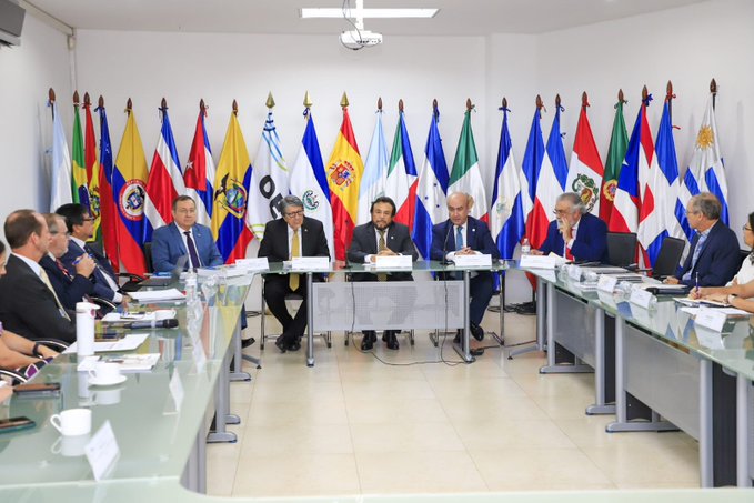 El Vicepresidente de la República de El Salvador, Sr. Félix Ulloa junto al Secretario General de la Organización de Estados Iberoamericanos, Sr. Mariano Jabonero dieron a conocer convenios entre ambas instituciones.