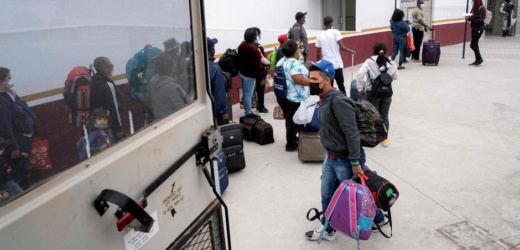 México encuentra a más de 100 migrantes secuestrados en Sonora