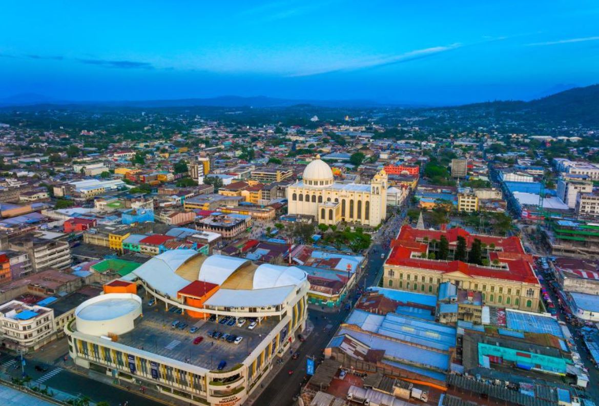 El Salvador estará constituido por 44 municipios y 262 distritos
