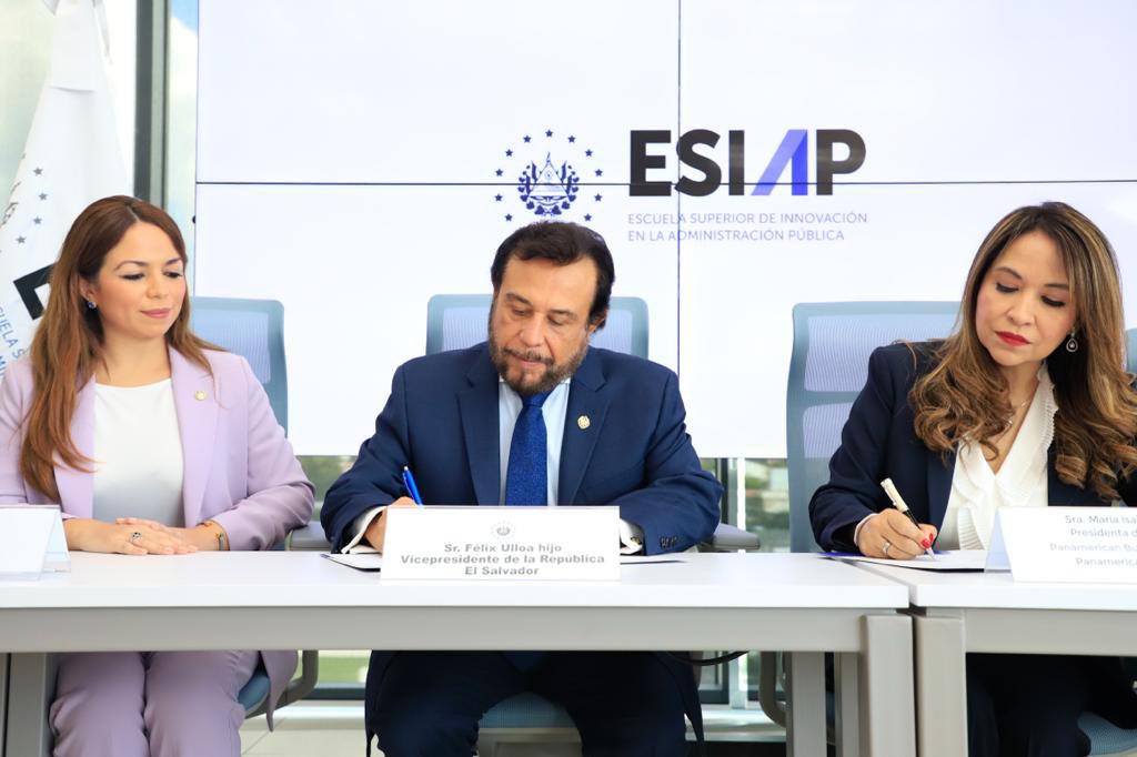El Vice Presidente de El Salvador firmó importante acuerdo como Rector de la ESIAP