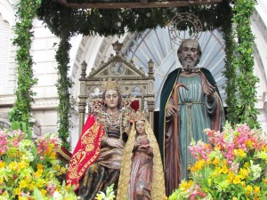 Señora Santa Ana, La Virgen María y San Joaquín previo a iniciar la procesión por las calles de la ciudad morena