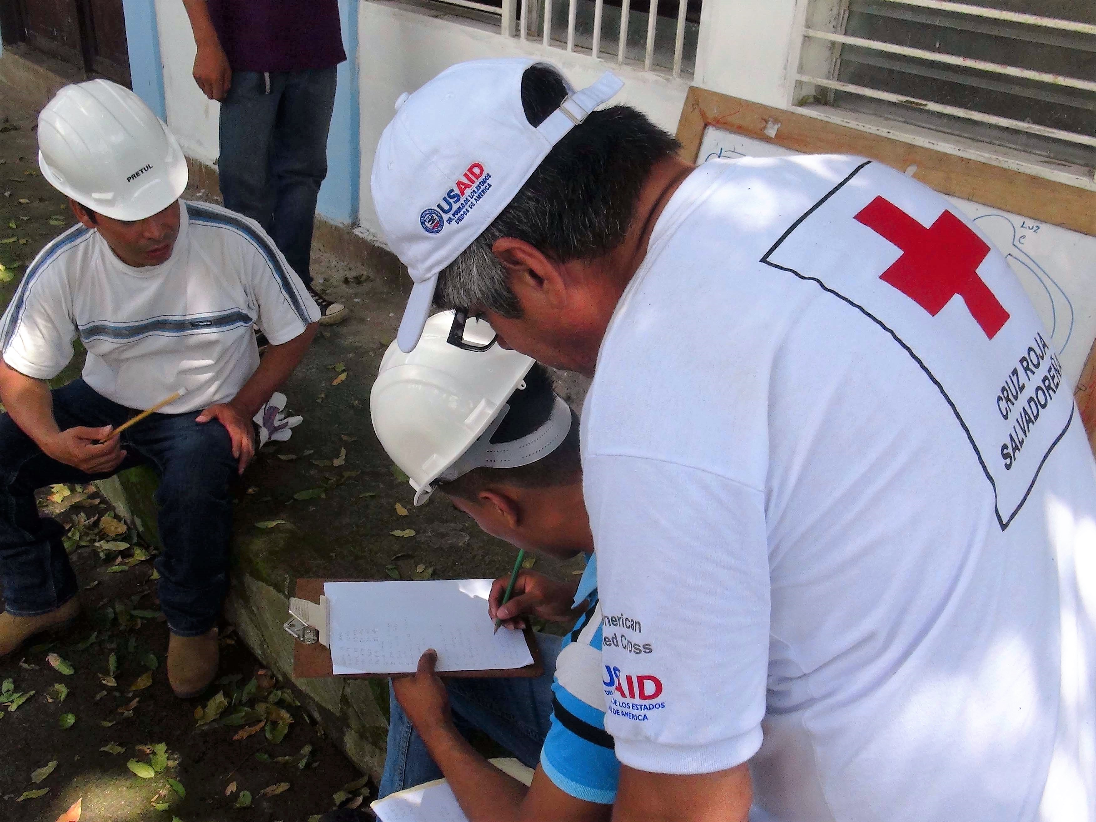 Cruz Roja Salvadoreña gradúa a 22 personas en Taller de Instalaciones Eléctricas Básicas Residenciales