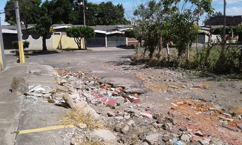 Mal estado de pavimento en pasaje Altamira genera molestias en habitantes