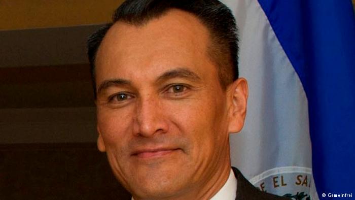 Parlamento salvadoreño desafuera a embajador en Alemania