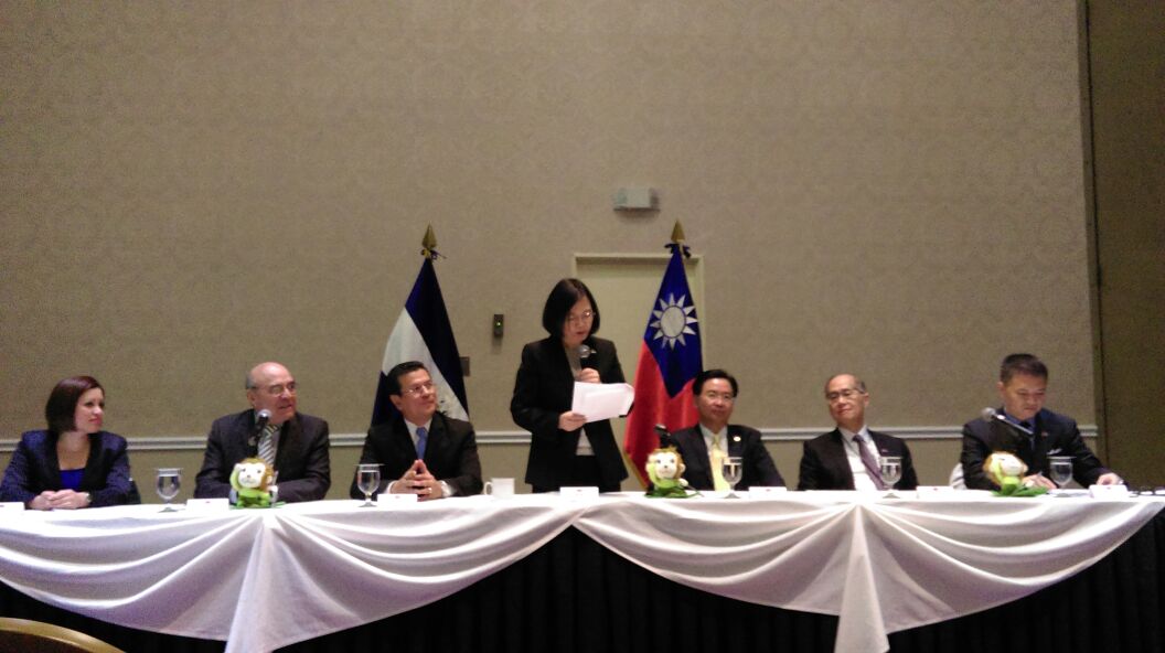 Presidenta Tsai Ing-wen reitera apoyo a la educación y la juventud salvadoreña