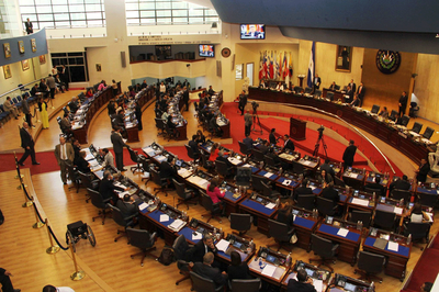 Asamblea Legislativa aprueba aumento de bono para personal de la PNC, FAES y Centros Penales