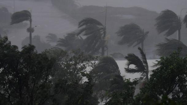 Australianos evacuados de sus viviendas por huracán Debbie