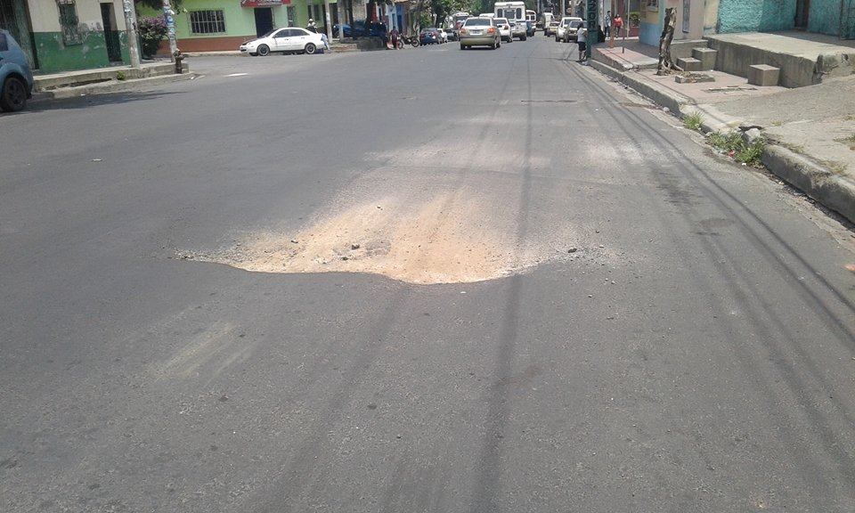 Avenida Fray Felipe de Jesús Moraga urge de reparaciones en capa asfáltica