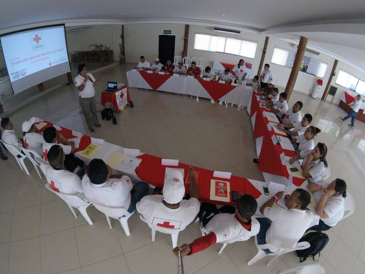 Capacitan voluntarios de Cruz Roja en temas comunicacionales